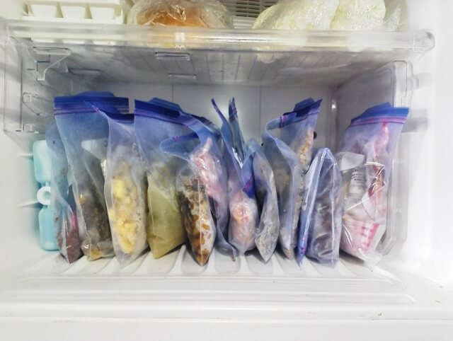 冷蔵庫で保存された食品